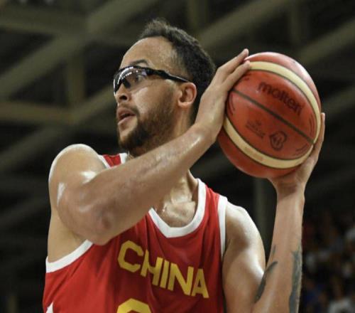 唏嘘！李凯尔重归美国籍，男篮首位归化球员生涯落幕，网友吵翻了