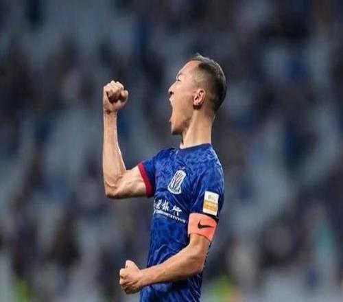 中超36岁老将吴曦与申花续约1年