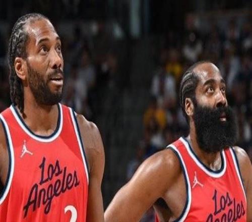 重要决策，记者：快船正权衡在交易截止日前进行拆队还是引援