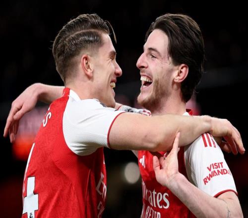 一场21踢出5连胜，英超领头羊狂揽42分，曼城紧追不舍