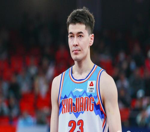 拼尽全力！阿不都沙拉木系列赛2场场均20分7.5板外加1.5抢断1帽