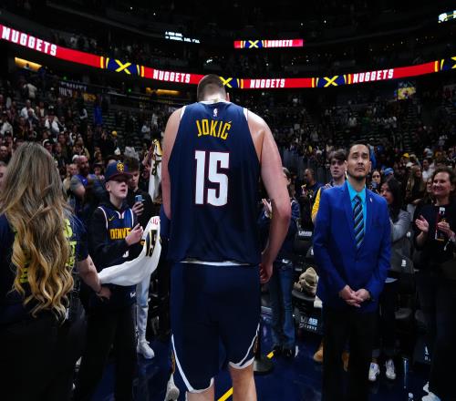 张佳玮真是乐观过头了约基奇缺阵难道会让掘金变成超级强队_NBA直播