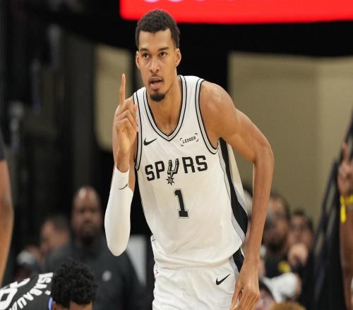 马刺队文班亚马在输给爵士队后躲避媒体，遭记者指责