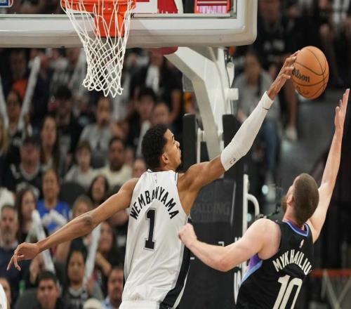 佩服，皮尔斯难以置信马刺队的文班亚马“接受”替补出场