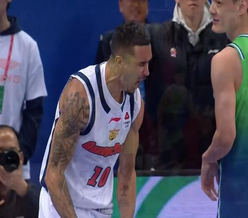 虚惊一场！奎因伤退无大碍，广东三外援硬刚北京，至少赢20分以上