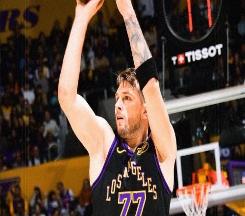 詹皇生日夜半场2分艾顿2板，东契奇30+11对飙状元，活塞力克湖人