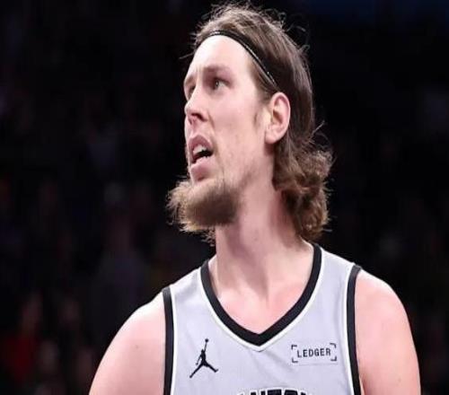 记者：马刺不会进行大交易，但会利用奥利尼克升级轮换阵容