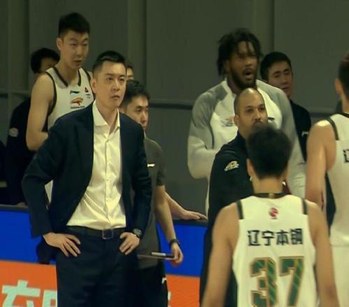 威尔斯轰9+3绝对大腿！张陈治锋6+2眼前一亮，辽篮落后上海队18分