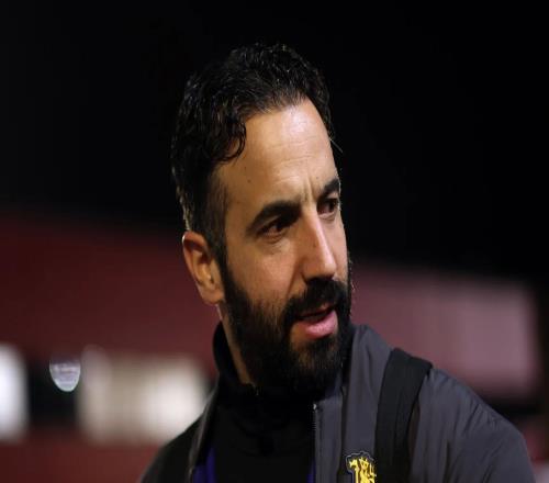 阿莫林：齐尔克泽需要加强对抗，需要展现出自己的天赋