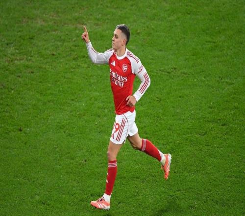 热闻41终结维拉11连胜！阿森纳领跑英超积分榜，锁定半程冠军