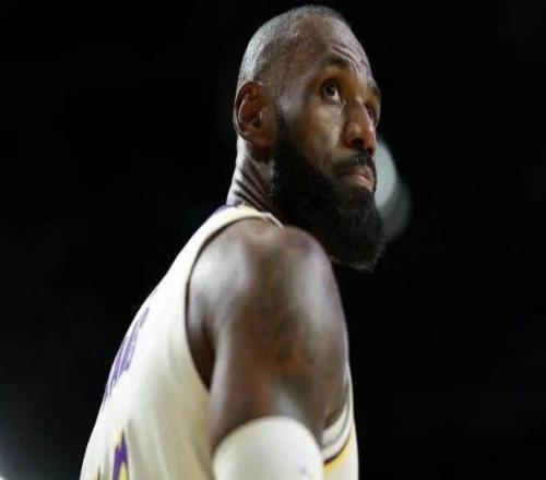 詹姆斯全明星票选滑落至第15你正在见证时代落幕