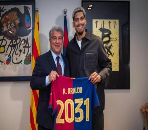 每体：阿劳霍归队后的首次训练感觉良好，巴萨不给他任何压力