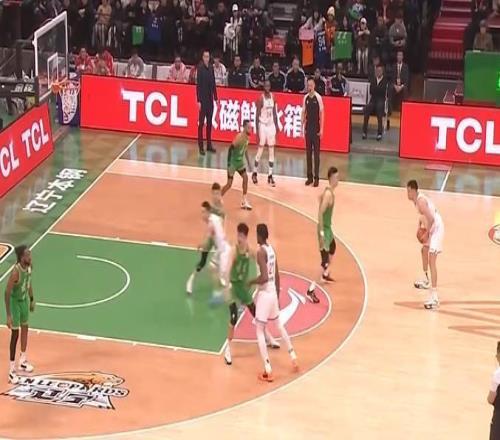 辽宁被上海胖揍！张陈治锋亮眼莫兰德低迷威尔斯稳健输出