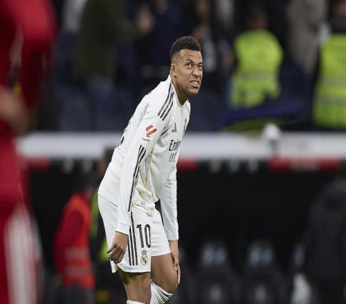 伤缺3周！曝姆巴佩瞒伤踢满3场+只为破C罗纪录球迷怒喷：私心重