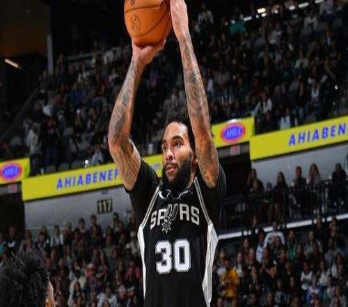 生涯最强之战！尚帕涅11记三分刷新个人&马刺队史纪录