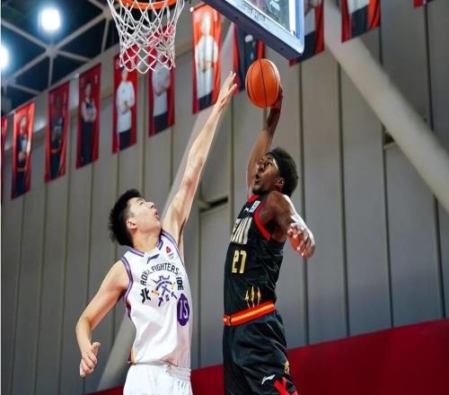 外援里勒复出，砍31分，北控男篮客场105101力克深圳