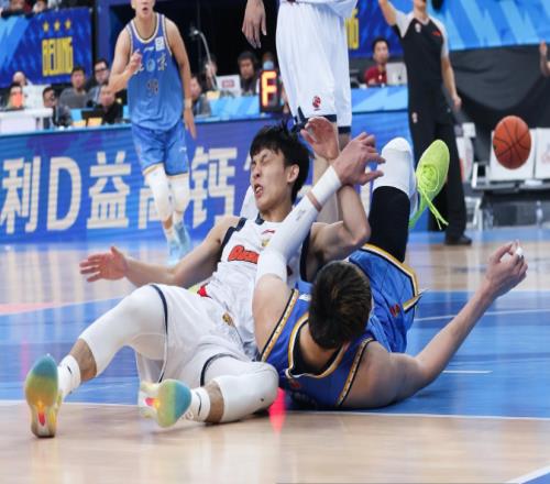 徐杰检查结果出炉：骨头韧带没事属于硬伤问题不大可以放心