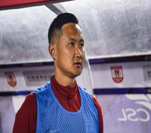 王耀鹏收到多支球队邀请选择家乡大连鲲城重返赛场_中超直播