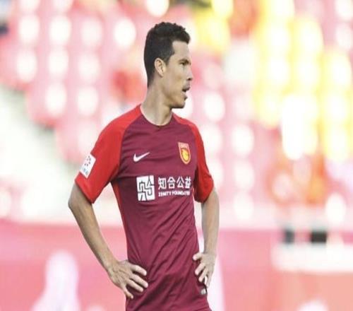 闹大了！又1中超外援公开炮轰：相关负责人毫无职业精神！