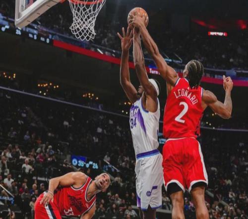 快船6连胜！伦纳德45+7+3！末节20分统治比赛