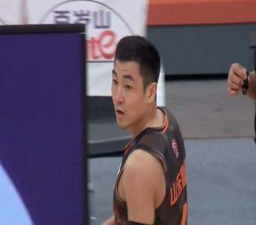 央视直播！今晚735，山东对阵新疆，邱彪斗法刘炜，高诗岩该醒了