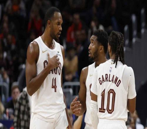 分析：骑士队优先考虑莫布里和艾伦的策略正在取得成效，内线优势