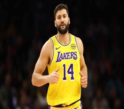 湖人队马克西克莱伯谈了本赛季角色变化中，他所展现的领导力