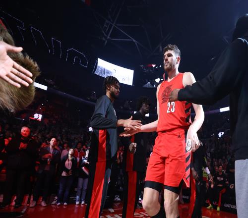 斯普利特表示长时间出场容易导致懒散但克林根始终保持专注_NBA直播