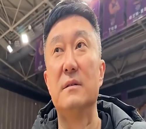 伤一套主力！杜锋谈广东伤病潮：很难解决我和朱芳雨也不能上去打