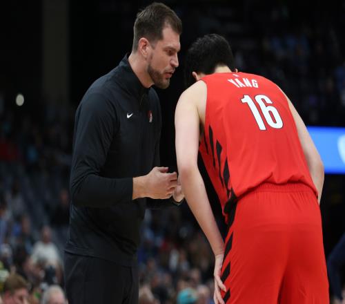 王仕鹏谈斯普利特的目标力争附加赛杨瀚森能力提升至关重要_NBA直播