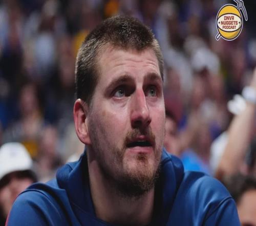 膝盖+腿筋！跪了，约基奇