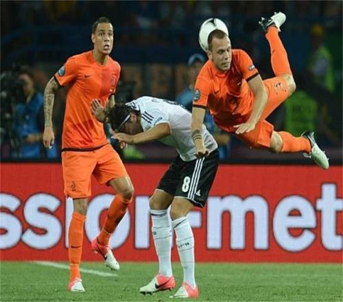 从荷甲最佳到马竞鸡肋，只用1年时间，多面手足够勤勉却太过莽撞