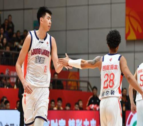 再砍11分10板6帽！广东弃将换队后打成顶级大中锋，感谢杜锋培养