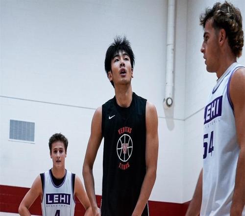 轰25+4！中国男篮18岁2米03新星留美闪耀：获13所名校邀约去哪