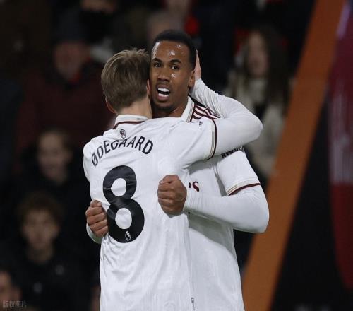 英超最新积分战报阿森纳逆转多曼城7分黑马升至第2副班长首胜