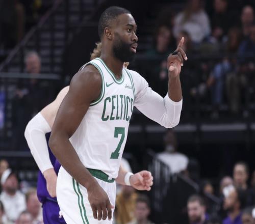 50分爆发！场均30分6板5助，3亿合同真不贵，他打成联盟第一小前