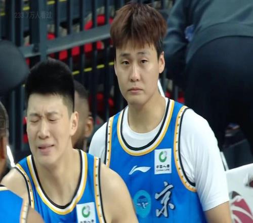 北京男篮大将赵睿受伤，CBA公司处罚徐昕，北控旧帅执教新疆男篮