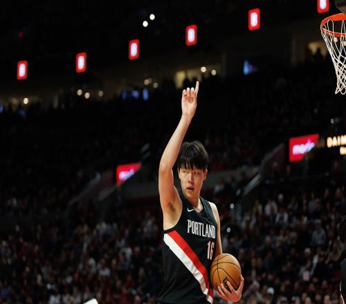 杨瀚森十分钟内勇毅奋战贡献两分两篮板一助攻两盖帽正负值微增至一_NBA直播