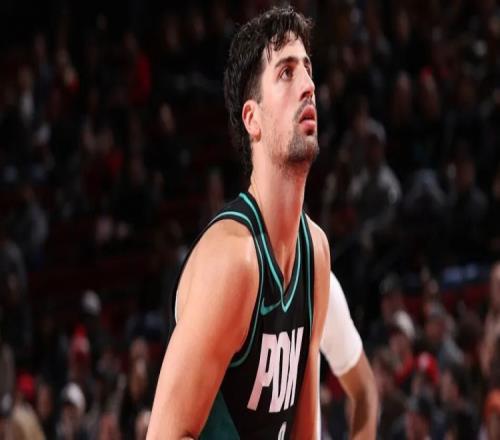 库里单节劲取20分杰伦独撑球队斩获50分阿弗迪亚闪耀三双佳绩_NBA直播