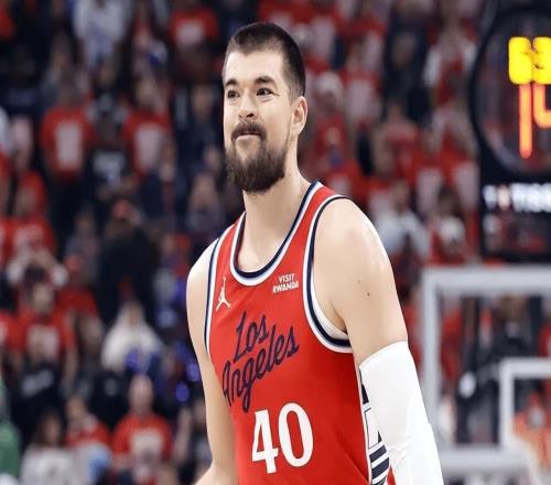 祖巴茨一复出就是毒瘤！防守白送，进攻影响空间致双核崩盘！