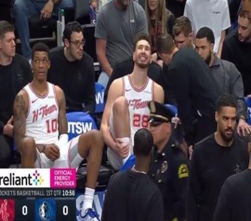 折损大将，申京开场64秒落地90度崴脚，本场不回归