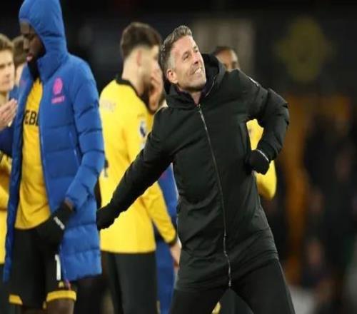 狼队主帅：很高兴取得赛季首胜，这场胜利献给球迷