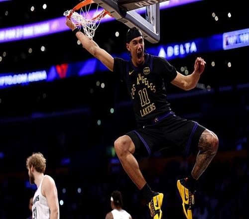 替补中锋的表现确实越来越好了，但湖人似乎又走回到了老路上