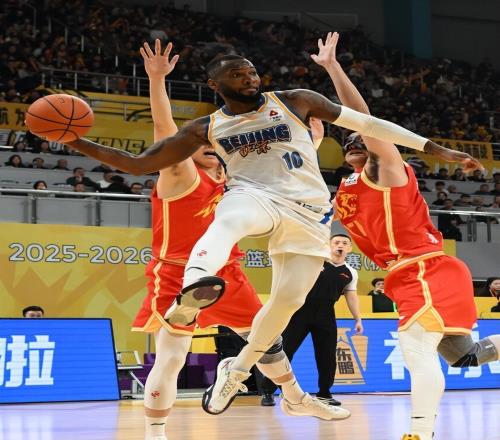 遭双杀，北京队揪出最令人失望之人！拿550万10中2，被胡金秋打爆