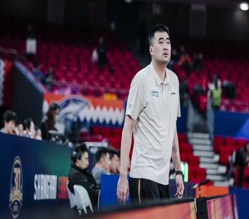 换个身份，上海男篮的功勋队长回来了！