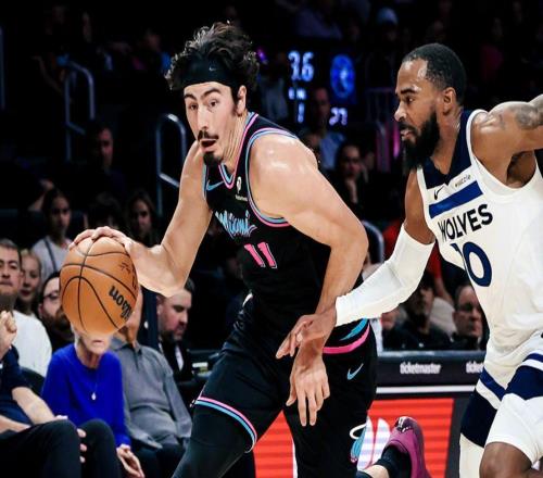 24岁华子太狠了！库里没做到的NBA历史三分球神迹，被他轻松达成