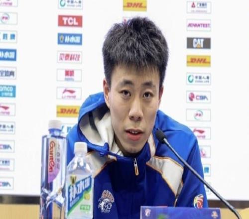 张镇麟：今天领先之后有所放松，我们要充分磨合为季后赛做准备