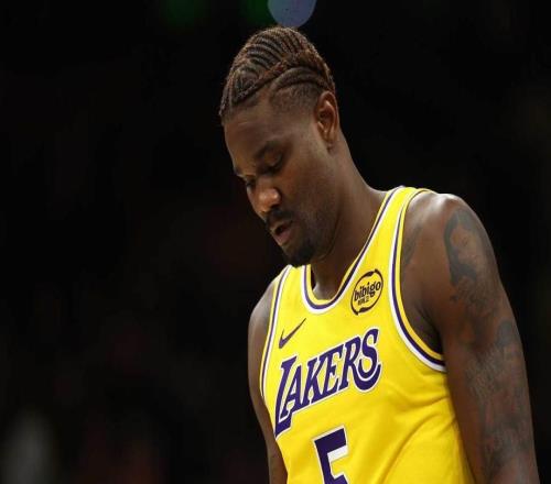 湖人队主帅雷迪克仅用4字，解释了海耶斯和艾顿的换人决定