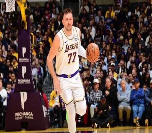 东契奇生涯113次轰下至少35+5+5！排名同期联盟第一