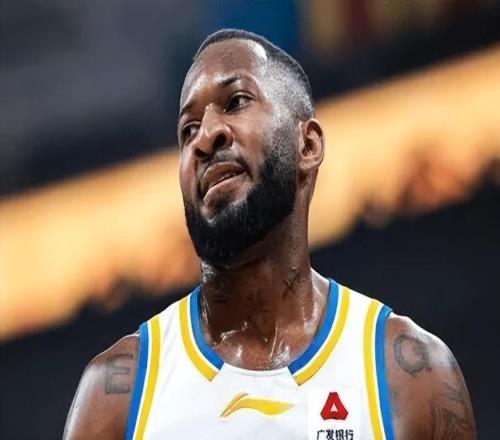 终于来了！北京签新小外，弥补外援得分劣势，但大外也要补强！